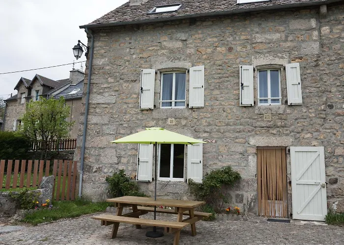 Le Gevaudan, 6/7 Personnes Au Bacon * Le Bacon